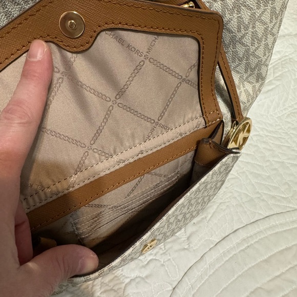 Michael Kors Tan and Cream Signature Tote - Picture 6 of 14